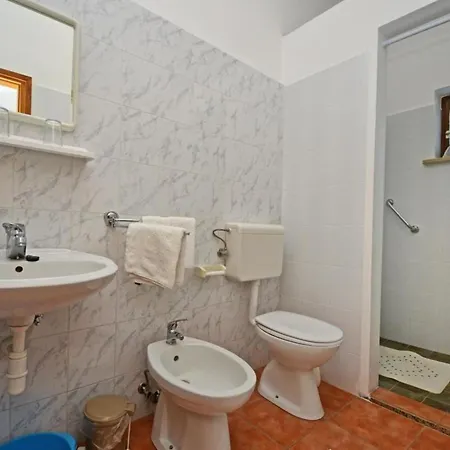 Komfortable In Valica Mit Grossem Garten Apartment