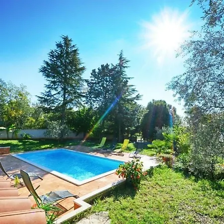 Apartment Komfortable In Valica Mit Grossem Garten
