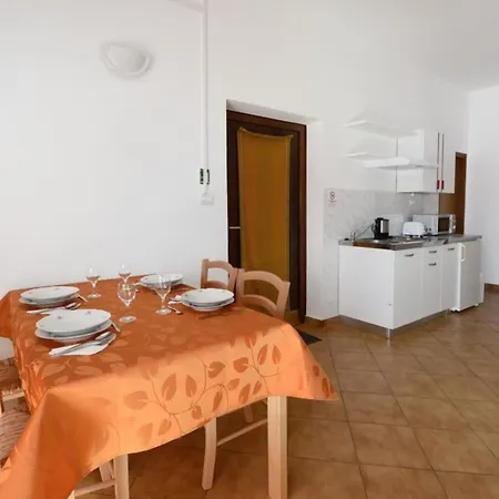 Apartment Komfortable In Valica Mit Grossem Garten *