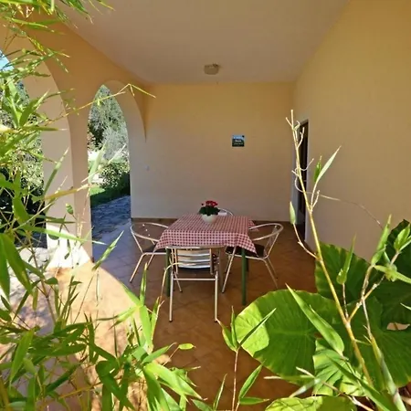 Komfortable In Valica Mit Grossem Garten Mazurija