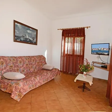 Komfortable In Valica Mit Grossem Garten Apartment