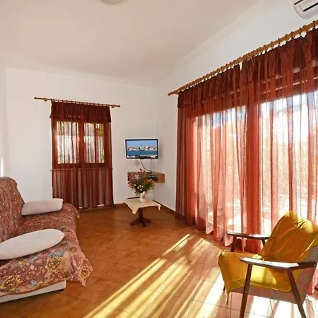 Apartment Komfortable In Valica Mit Grossem Garten