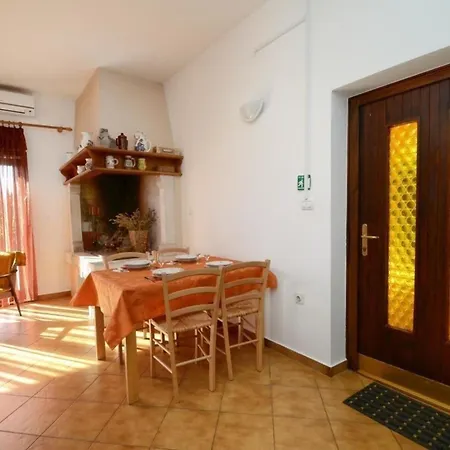 Apartment Komfortable In Valica Mit Grossem Garten Mazurija