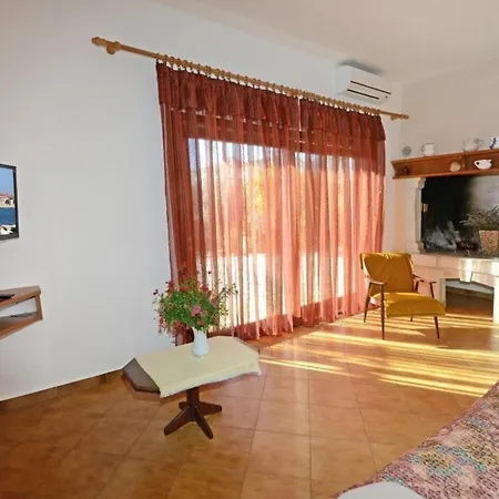 Apartment Komfortable In Valica Mit Grossem Garten Mazurija